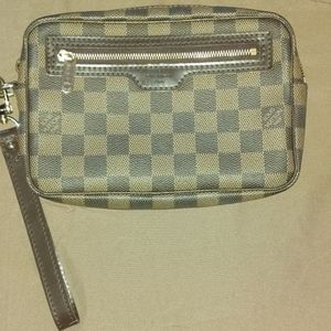 Louis Vuitton damier Macao clutch